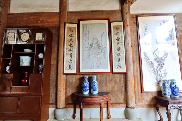 安徽歙县有一座徽商大宅院，雕梁画栋尽显风华，是徽州文化的圣殿