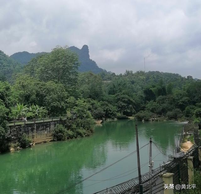 广西崇左市大新县与越南重庆县交界的边境小镇，老地名弄匡圩