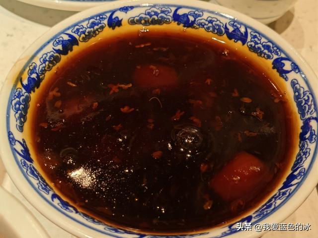 以吃的名义南京一日游：南京大牌档的午餐，四个招牌菜点了三样