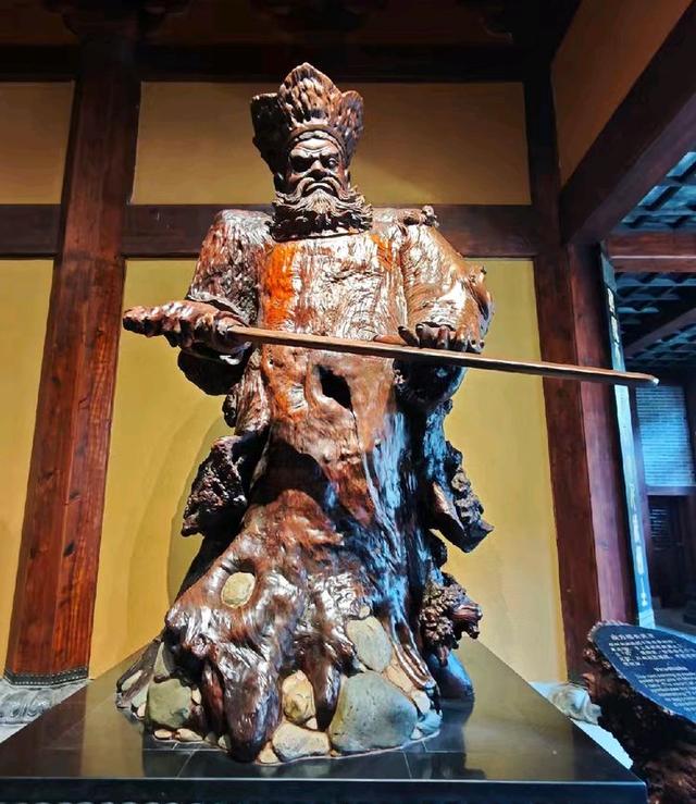 参观根宫佛国博物馆