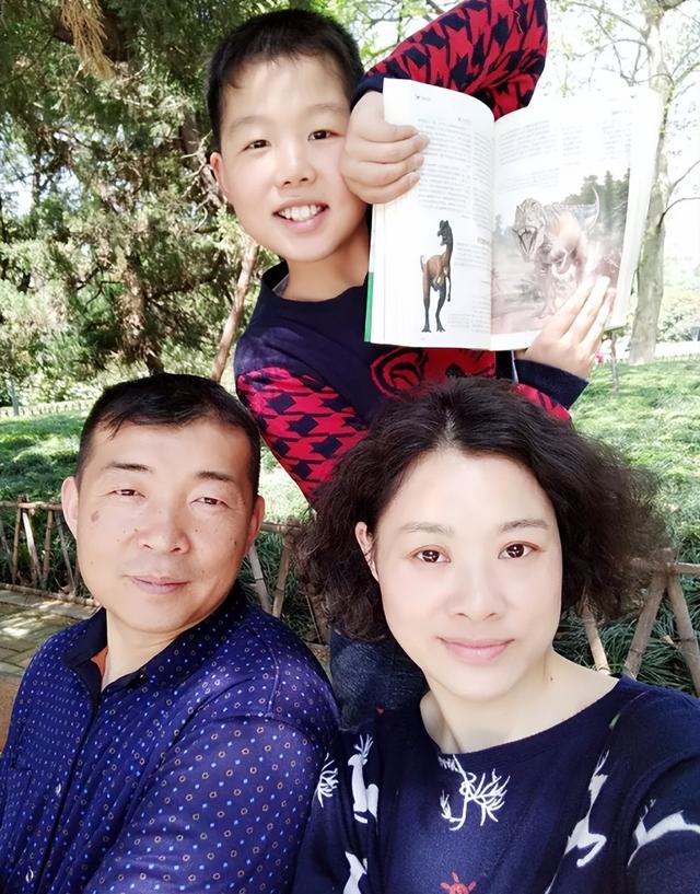 阅兵女机长找到了！央视点名，私生活被扒牺牲太大，丈夫更厉害