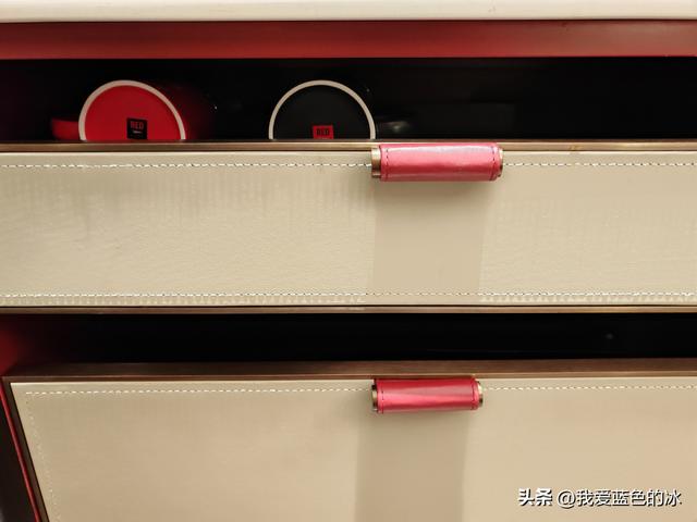 在广州入住这家酒店寻找“RED”，想起了大家来找茬游戏