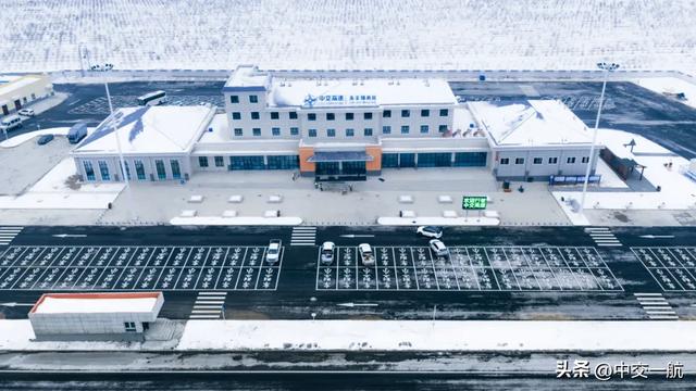 沿着高速,邂逅天山南北的绝色风光