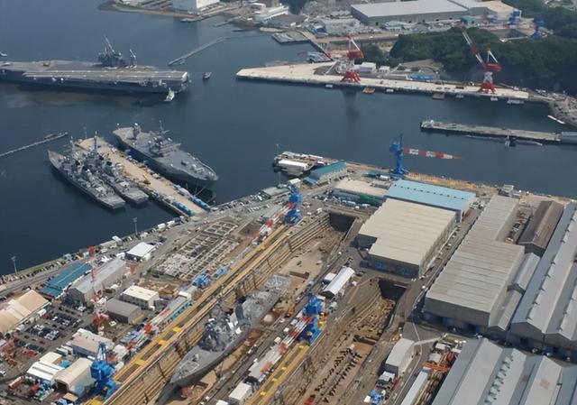 别再看表面了！东北亚反包围成型，美国航母退得比谁都快