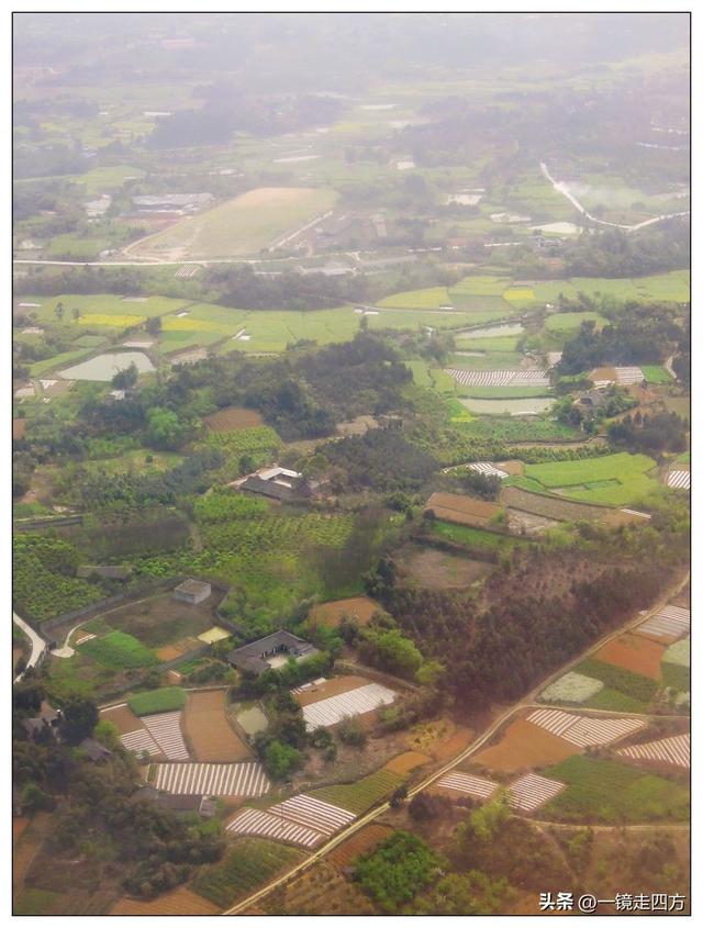 雪峰、云海、田陌 — 西藏林芝至成都空中俯瞰