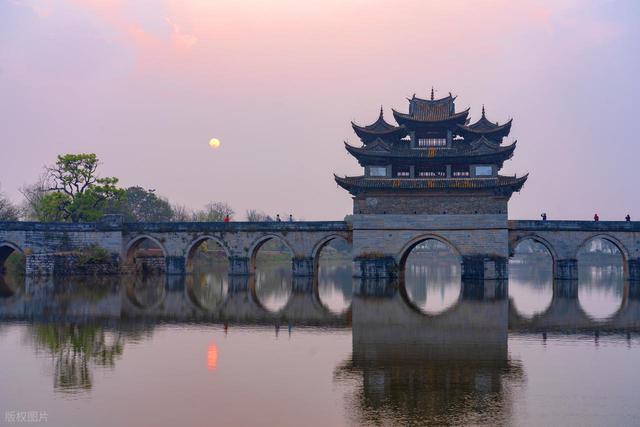 别只知道大理丽江！云南这6座古城，一个比一个惊喜，好吃又好逛