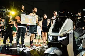 立马联动“星街战×罗斯中国行”，极限·小智无人驾驶受关注图片