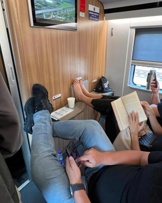1300万外国人涌入中国，地铁、胡同、餐厅挤满老外，真的是好事吗