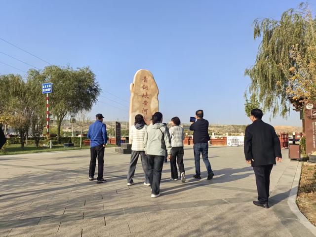 青铜峡黄河大峡谷秋景醉游人