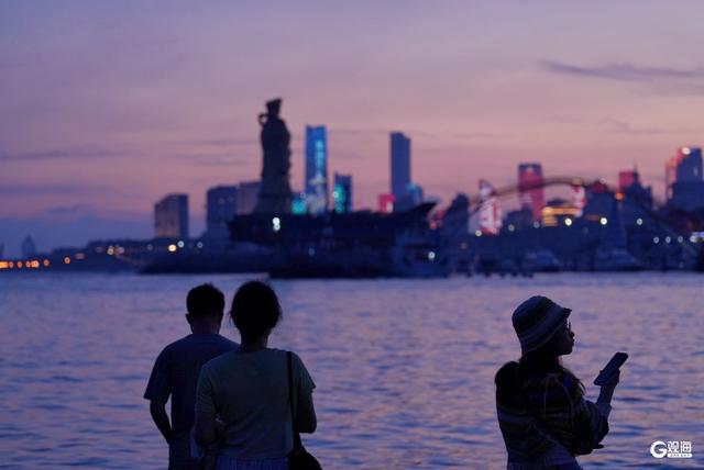 小麦岛：夏夜人潮涌动，城市夜晚风景线