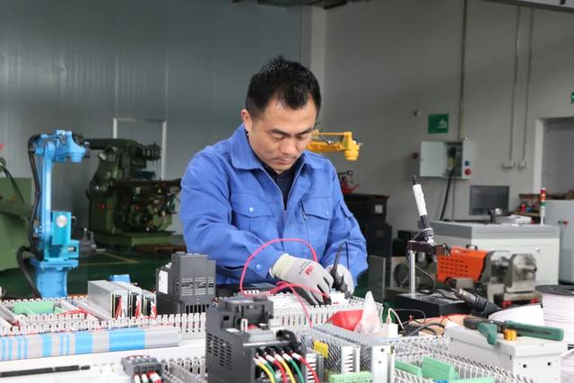 产能“满格”！郫都精密企业全力冲刺，拼出产业发展“加速度”