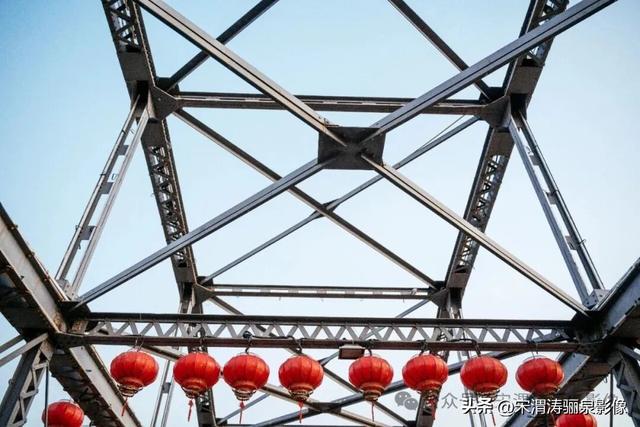 甘肃兰州：兰州两日游之兰州黄河铁桥中山桥夜景醉人 大气磅礴