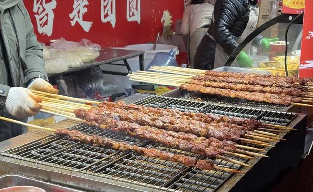 快来东胜青铜文化广场街！16天美食狂欢 + 8天巡游，氛围感拉满！