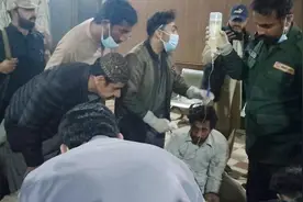 巴基斯坦一列车遇袭大量乘客被劫持，已解救104人，暂无中国公民伤亡报告图片