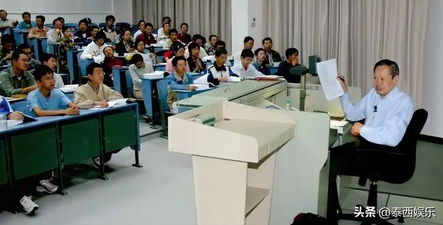 杨振宁告别式当日，翁帆现身只是看点之一，清华宣布一重要决定