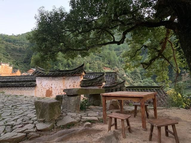 她不敢相信，在监狱里炼狱般的那三年，原来是都是他精心策划