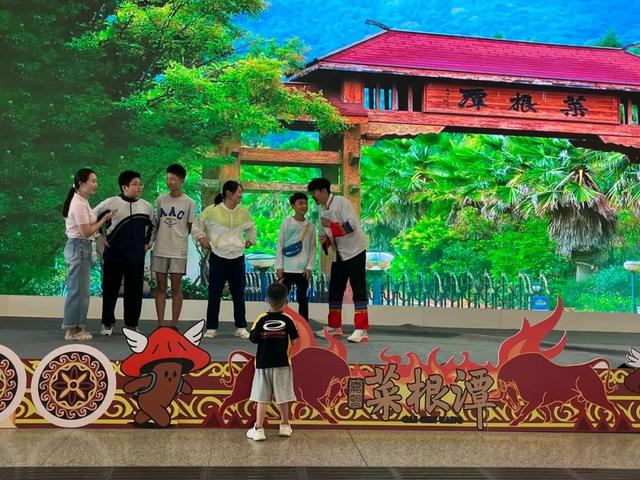 阳宗海文旅亮相昆明长水机场，民族表演添温情，好看又暖心