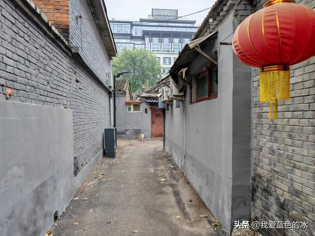 从中国美术馆出来，钻胡同，一路逛到王府井大街