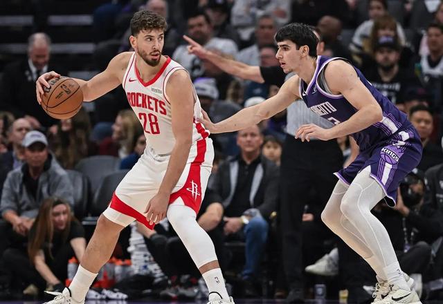 17中12也得背锅！决胜时刻两次低级失误申京让权火箭明显不适应