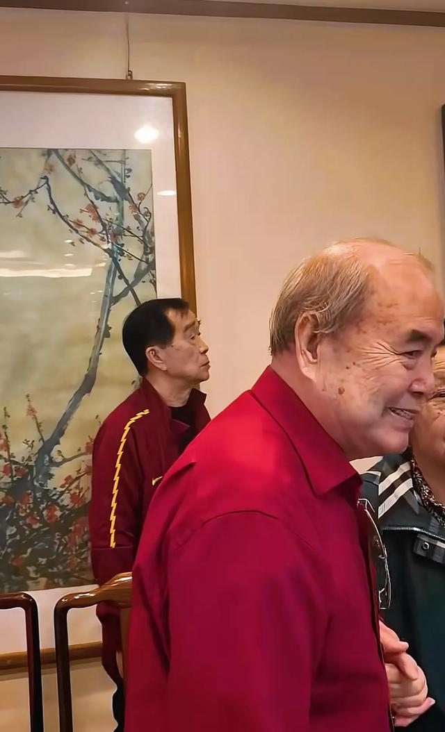 北京相声老艺术家聚会，李国盛稳坐C位，李金斗石富宽后排笑开怀