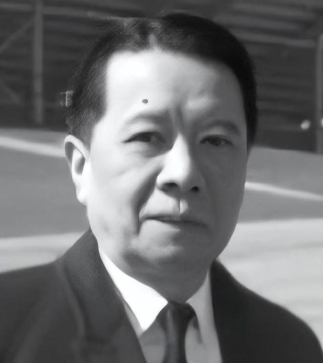 1968年宋子安携妻在儿子毕业礼留影，次年辞世，妻子改嫁埃及富翁