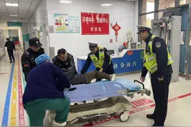 孕妇临产在即，他们开警车紧急护送图片