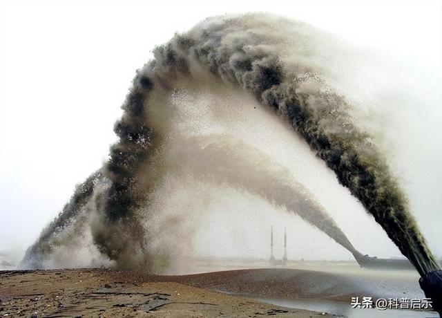 切开400万吨海水，半年吹填200万平方米！南海造岛背后有何秘密？