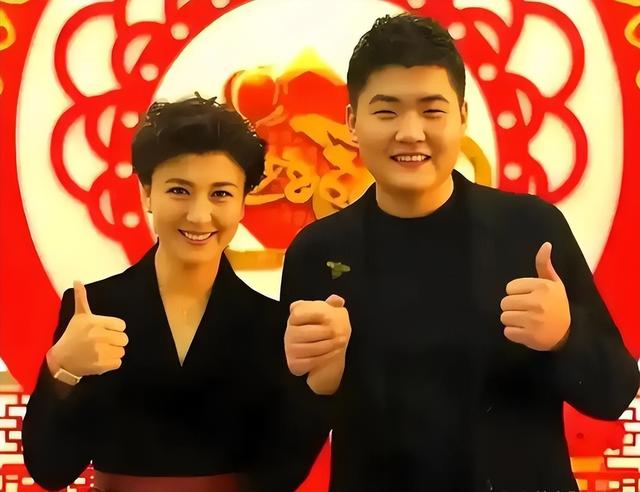 道歉不到24小时	，闫学晶再迎三大噩耗，她儿子可能30万都赚不到了