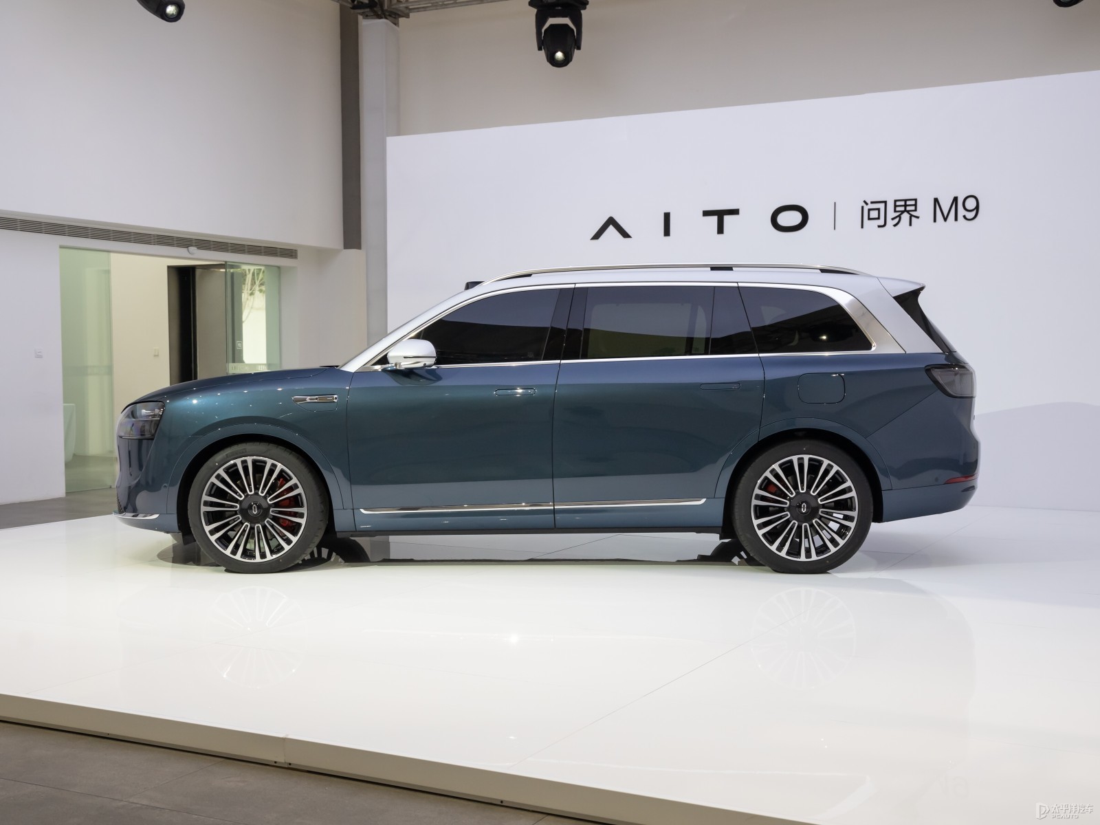 问界_问界全系车型安全智能驾驶_问界M9六边形战士主动安全