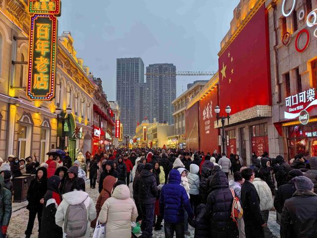 图说丨“福满巴洛克”元宵灯会启幕