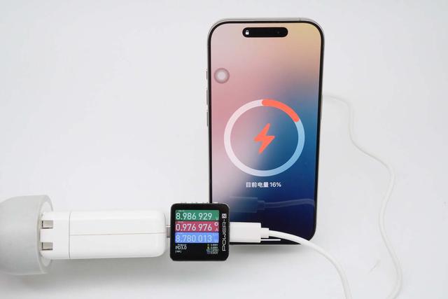 行李箱造型，潮流出行伴侣，迪奥科推出三合一折叠磁吸无线充