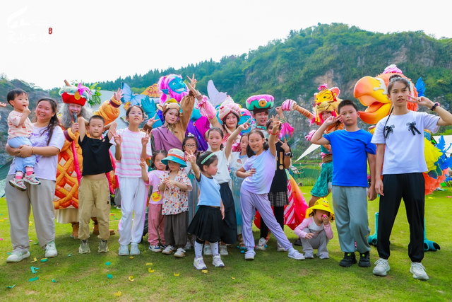 引领近郊游新体验！江夏灵山国庆首日奇幻艺术季活动火爆出圈