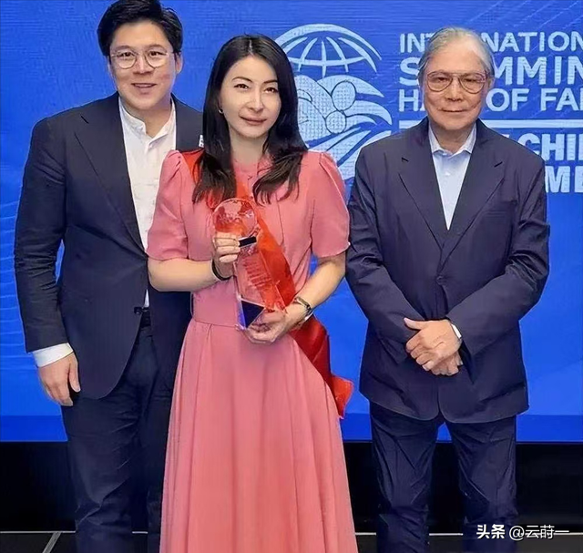 霍震霆没想到，44岁儿媳郭晶晶再次官宣喜讯	，让整个阔太圈沉默了