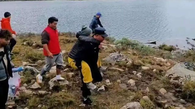 20岁女孩徒步党岭，高反失温遭队友抛弃后，数十人的接力营救