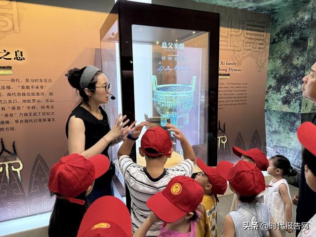 信阳市浉河区五星街道组织辖区青少年游览博物馆