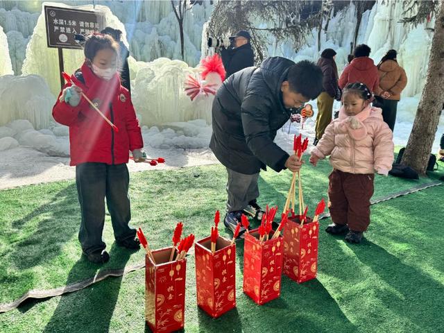 冰雪为媒 文旅赋能 麦积区仙人崖景区第二季“冰雪寻梦”主题活动启幕