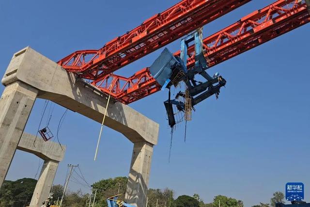两天两起起重机倒塌事故	，累计致34人死亡，泰国总理阿努廷：为同一承包商，我为此震惊和难以置信！
