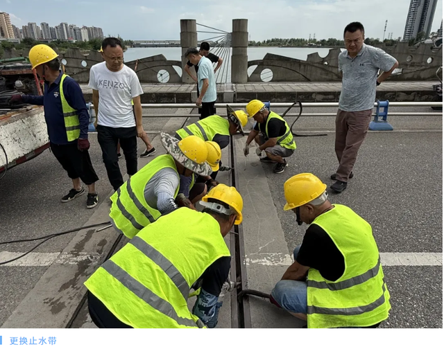 四川省德阳市：养护“不打烊”！“市政护卫队”开展桥梁“保养”，守护市民出行安全