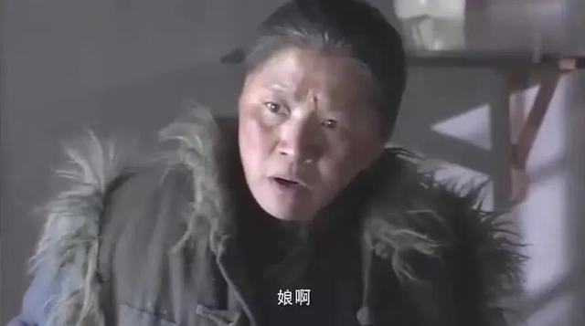 戏里又土又丑，戏外却是气质美女，“妈妈专业户”迟蓬让人敬佩