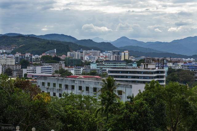 为何五指山市能成为海南岛唯一的避暑胜地？