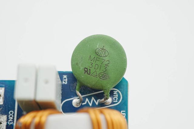 业界首款满血版PD3.1快充，绿联500W氮化镓充电器拆解
