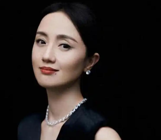 辛柏青丧妻刚满100天，离谱的事就发生了，被撮合娶马伊琍引争议