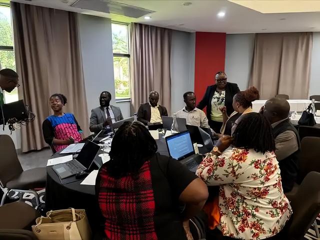 护林员徒手抗砍刀，非法建筑占公园，塞拉利昂生态旅游梦碎了？