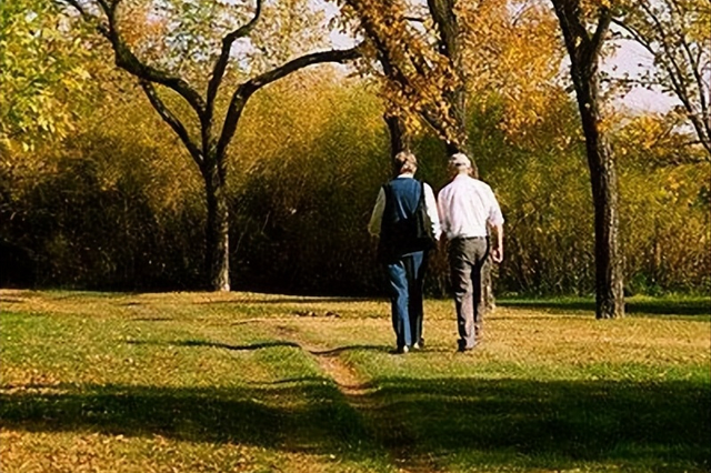 肠癌是散步散出来的？医生：就算是铁打的肠胃，也经不起这样走