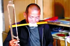 2012年河北男子凑不齐100万手术费，自己锯掉右腿，后来怎样了？图片