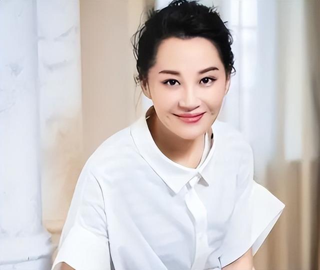 她一生 “风流成性、老少通吃”，撩汉无数，现如今56岁却依旧单身