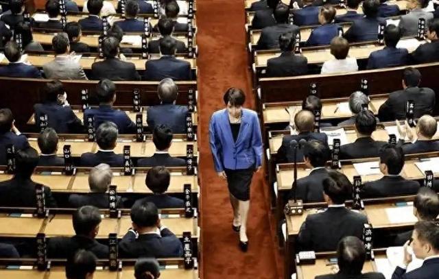 6国外援候命，高市通告全球，对华打响第二枪	，解放军被逼上硬菜