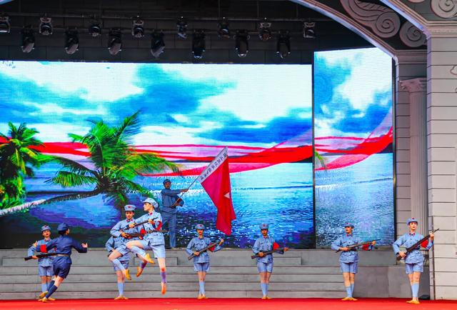 中秋国庆彩灯游园会限定表演！场场精彩～前方有欢乐因子正在释放！