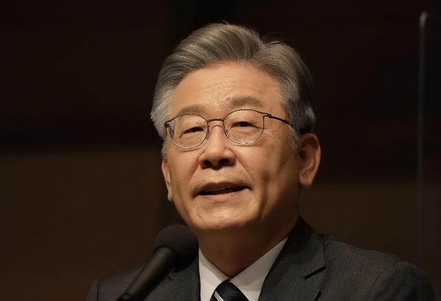 韩政坛传出消息，李在明手段果然不简单，174:1压倒性优势通过，韩国检察厅被他亲手送上了末路