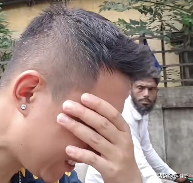 网友探秘恒河下游贫民窟，眼睛睁不开 全程干呕，小孩躺泥水里打滚